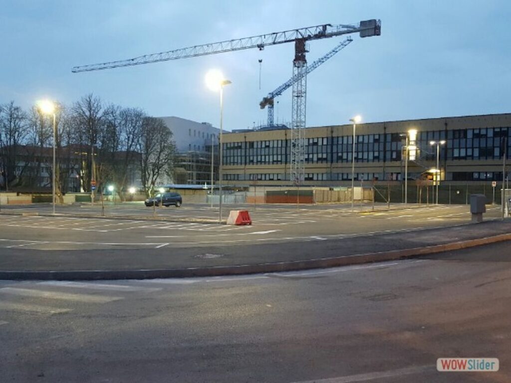 Cantiere con gru